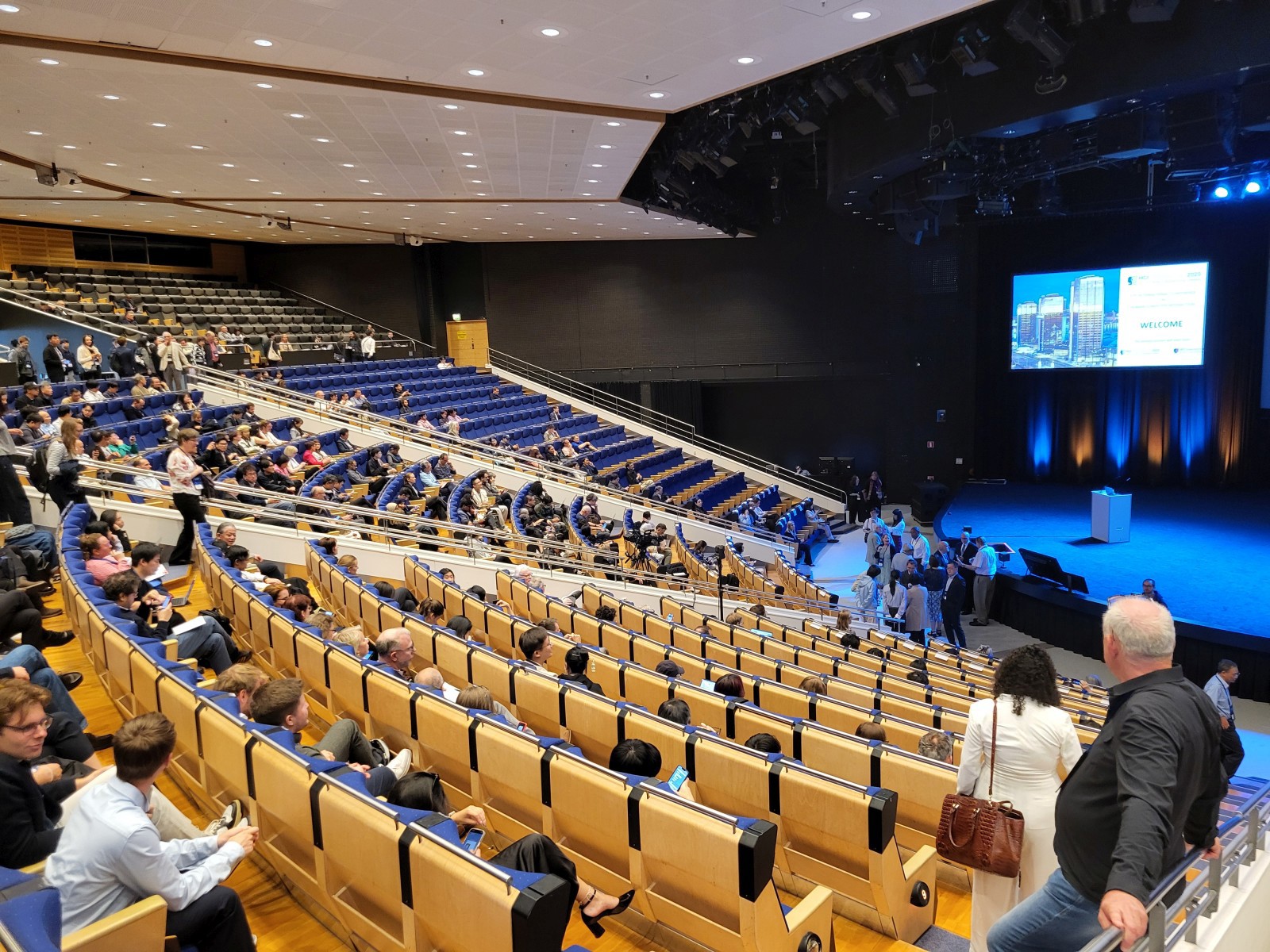 Gut gefülltes Auditorium bei der HCII-Eröffnung in Göteborg.